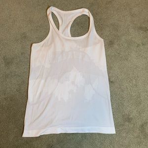 ⚠️ LULULEMON ⚠️ runner top